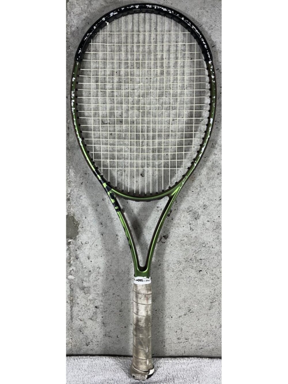 Wilson Blade 98in² (16x19) V8 305g Tennis Racquet - Green/Copper - 4 ¼” Grip